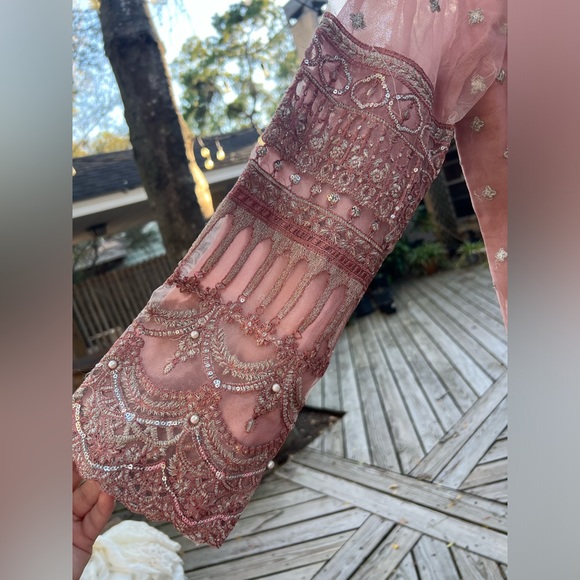 Pakistani outfit - Picture 2 of 11